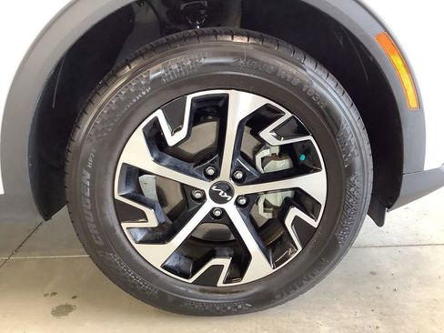 Certified 2024 Kia Sportage EX AWD/4WD image 24