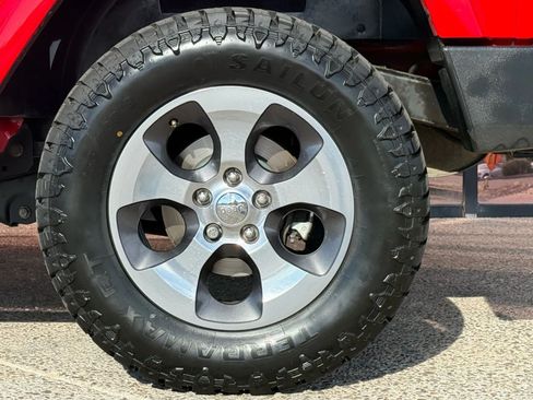 Used 2018 Jeep Wrangler Unlimited Sahara w/ Connectivity Group AWD/4WD image 53
