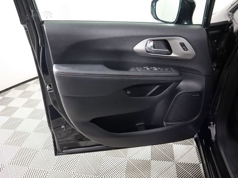 Used 2022 Chrysler Pacifica Limited w/ S Appearance Package image 26