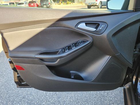 Used 2017 Ford Focus SE image 19