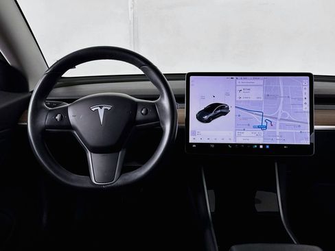 Used 2018 Tesla Model 3 Long Range RWD image 10