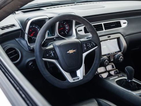 Used 2013 Chevrolet Camaro SS w/ SS Performance Package RWD image 7