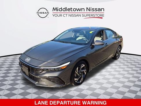 Used 2024 Hyundai Elantra Limited FWD image 8