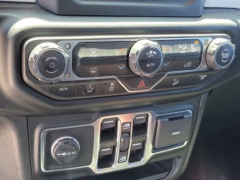 Used 2021 Jeep Wrangler Unlimited Islander image 25