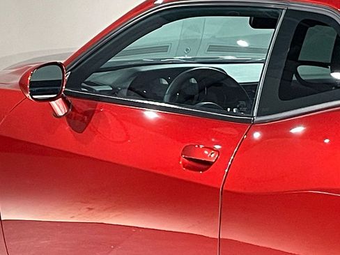 Used 2014 Dodge Challenger SXT image 19