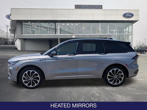Used 2024 Lincoln Nautilus Reserve AWD/4WD image 5