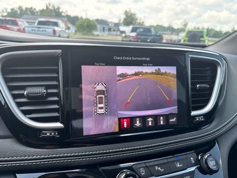 New 2026 Chrysler Pacifica Select AWD/4WD image 28