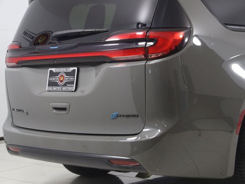 Used 2021 Chrysler Pacifica Touring-L w/ S Appearance Package FWD image 45