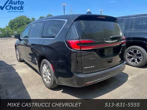 Used 2025 Chrysler Pacifica Select FWD image 4
