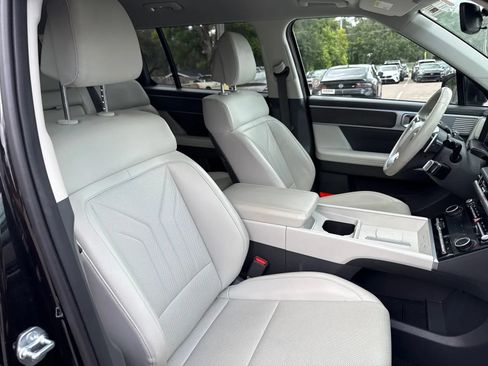 Used 2025 Hyundai Santa Fe SEL FWD image 17