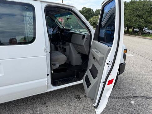 Used 2013 Ford E-250 and Econoline 250 w/ PWR Group RWD image 18