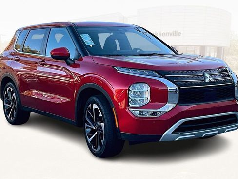 Used 2024 Mitsubishi Outlander SE Black Edition image 3