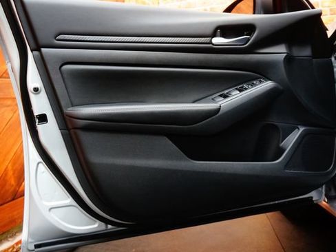 Certified 2025 Nissan Altima 2.5 SV FWD image 32