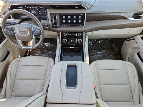 Used 2021 GMC Yukon XL Denali w/ Denali Premium Package AWD/4WD image 18