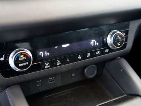 Used 2023 Mitsubishi Outlander SE image 24