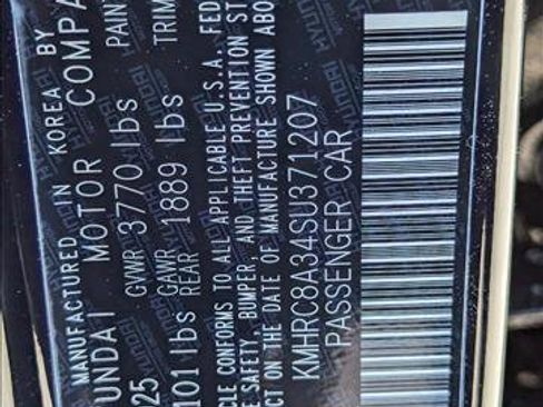 New 2025 Hyundai Venue SEL image 16