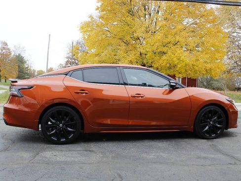 Used 2019 Nissan Maxima SR w/ Premium Package image 12