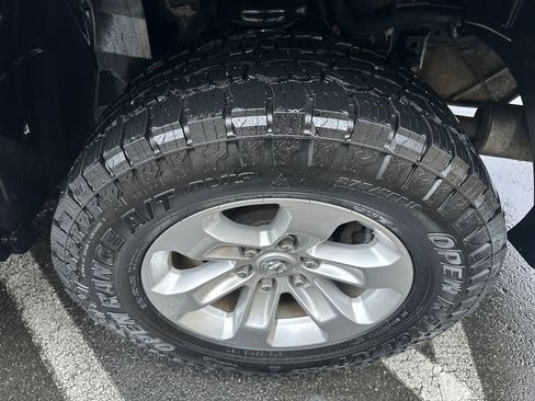 Used 2020 RAM 1500 Laramie image 26