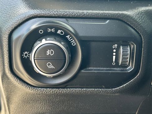 Used 2023 Jeep Gladiator Overland image 19