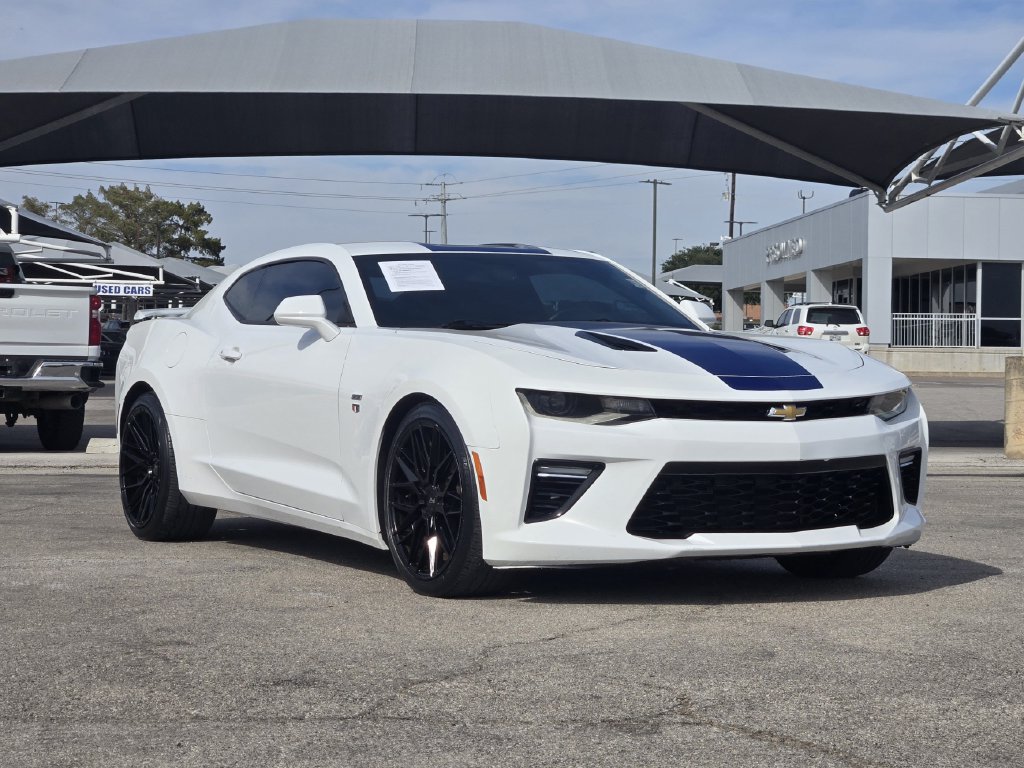 Used 2016 Chevrolet Camaro SS RWD image 3