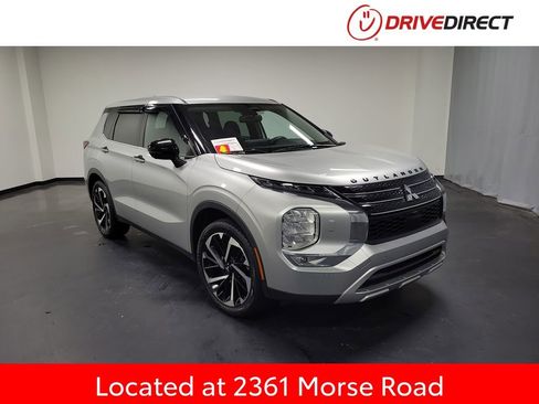 Used 2022 Mitsubishi Outlander SE image 1