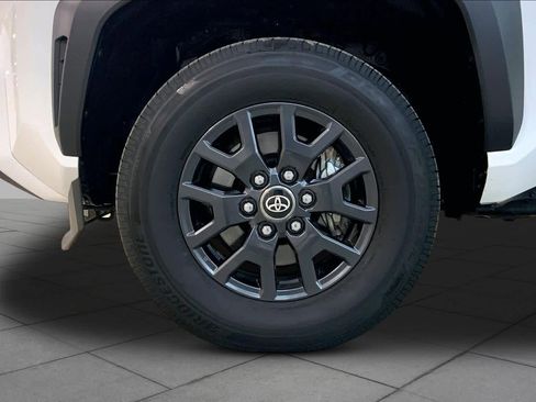 Used 2025 Toyota 4Runner SR5 AWD/4WD image 10