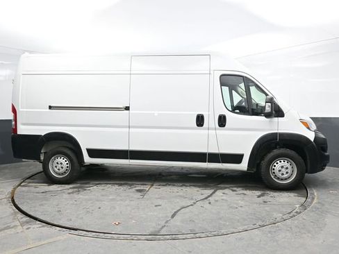 Used 2024 RAM ProMaster 2500 w/ Convenience Group image 8