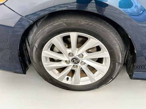 Used 2021 Toyota Camry LE w/ Convenience Package FWD image 11