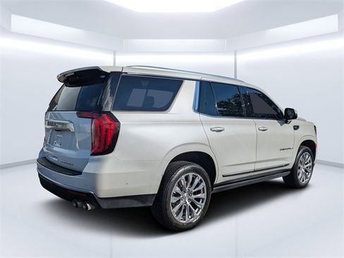 Used 2024 GMC Yukon Denali w/ Advanced Technology Package image 3