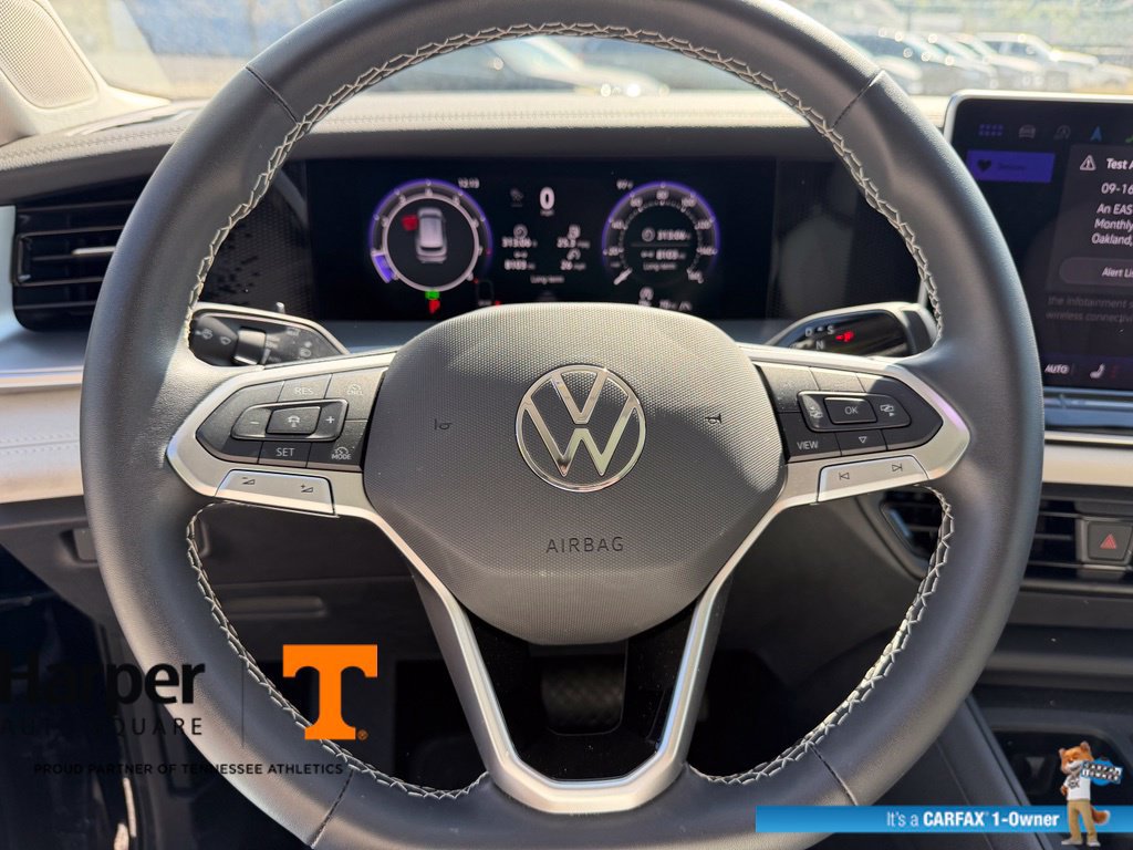 Used 2025 Volkswagen Tiguan SE w/ Panoramic Sunroof Package AWD/4WD image 15