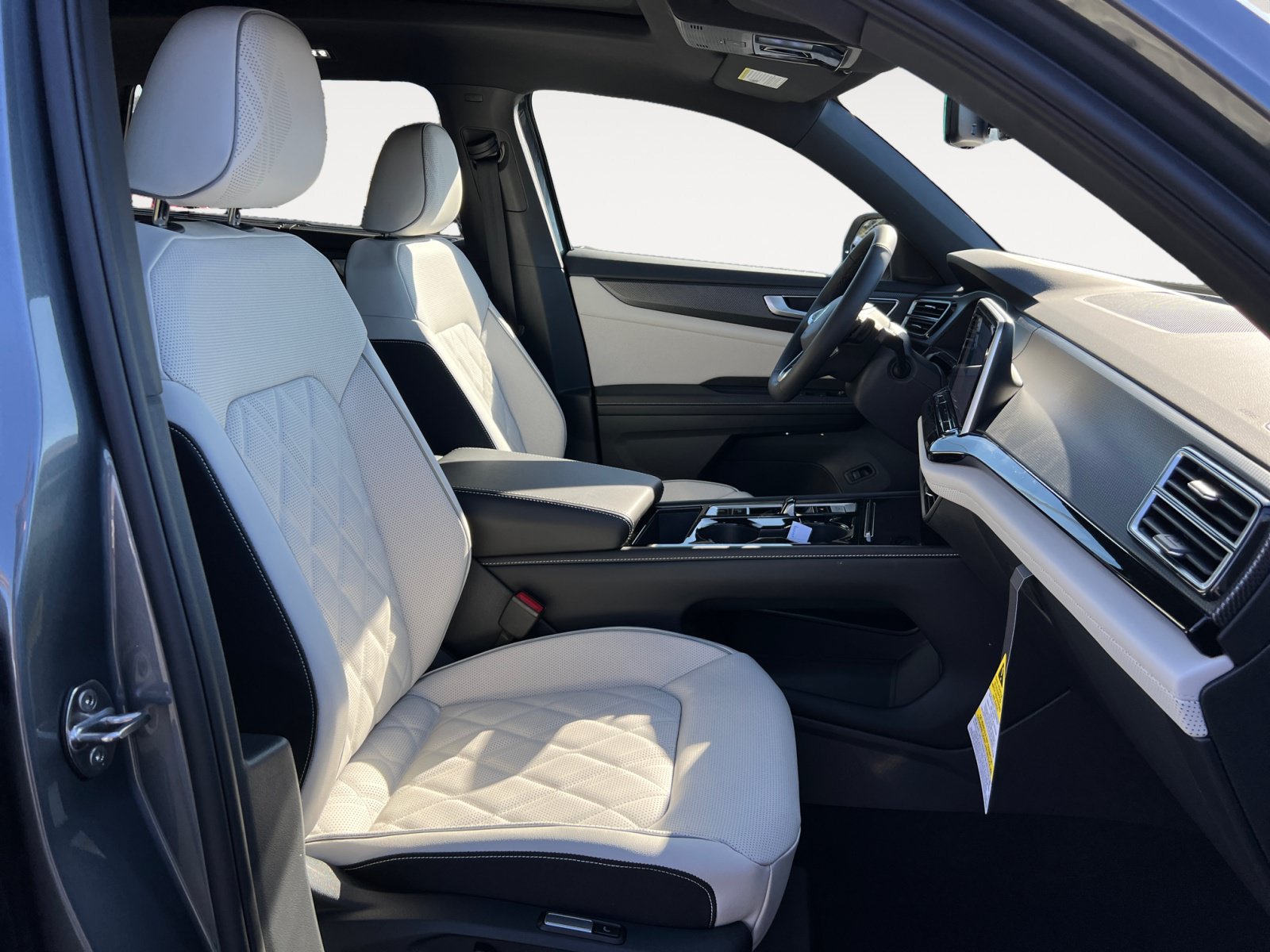 New 2025 Volkswagen Atlas Cross Sport SEL Premium R-Line AWD/4WD image 19