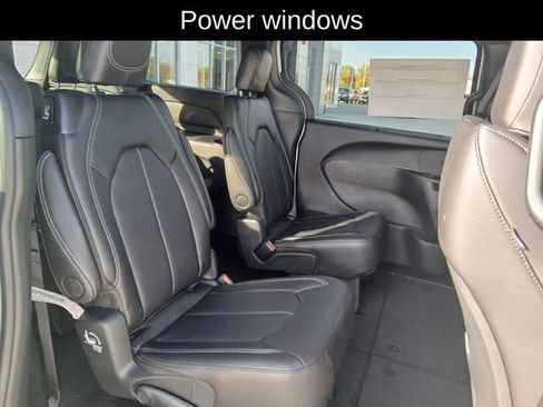 New 2026 Chrysler Pacifica Select image 17