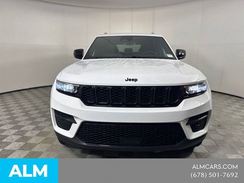 Used 2025 Jeep Grand Cherokee Altitude AWD/4WD image 3