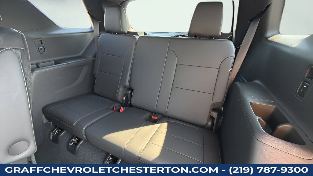 Used 2023 Chevrolet Traverse LT w/ Rear Camera Mirror Package AWD/4WD image 40