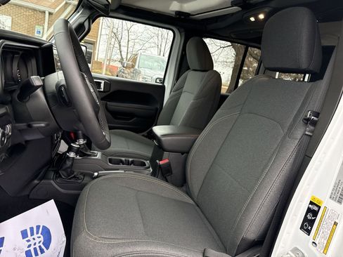 Used 2025 Jeep Wrangler Sport S image 11