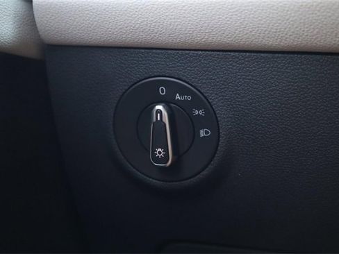 New 2025 Volkswagen Taos SEL image 20