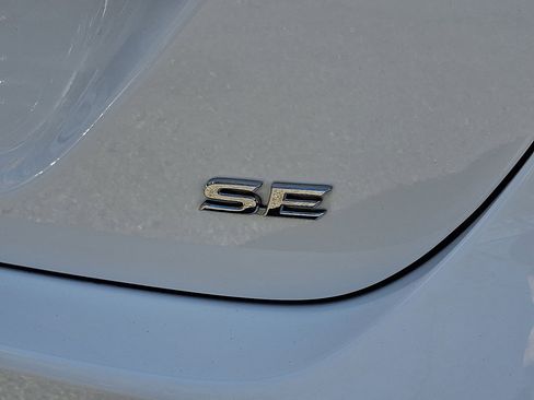 Used 2023 Toyota Camry SE image 16