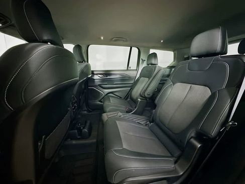 Used 2022 Jeep Grand Cherokee L Laredo w/ Luxury Tech Group I image 14