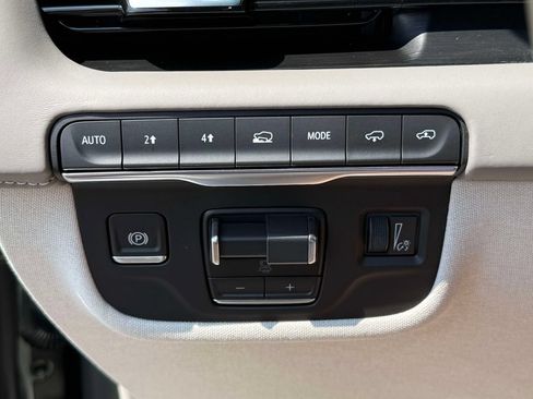 Used 2024 Cadillac Escalade ESV Sport Platinum w/ LPO, ONYX Package AWD/4WD image 30