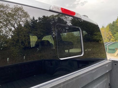 Certified 2022 Ford F350 Lariat w/ Tremor Off-Road Package image 21