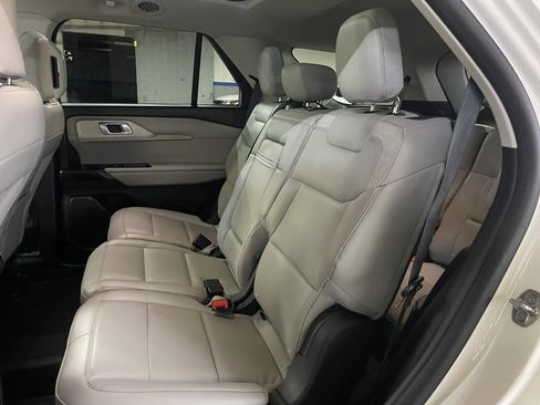 Certified 2025 Ford Explorer Active w/ Active Comfort Package AWD/4WD image 17