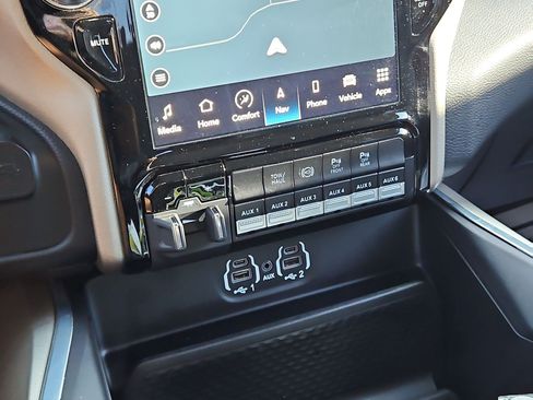 Used 2024 RAM 3500 Laramie w/ Towing Technology Group AWD/4WD image 22