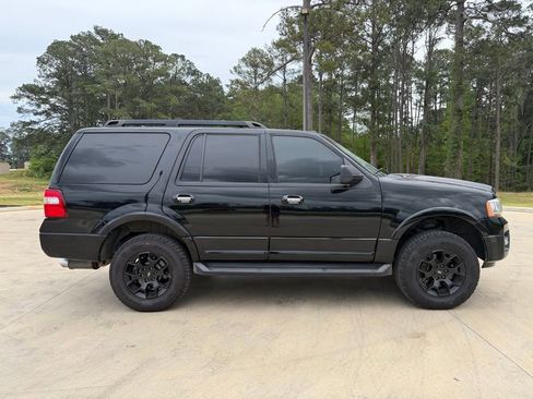 Used 2017 Ford Expedition XLT image 6