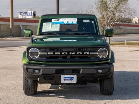 Used 2023 Ford Bronco Outer Banks image 2