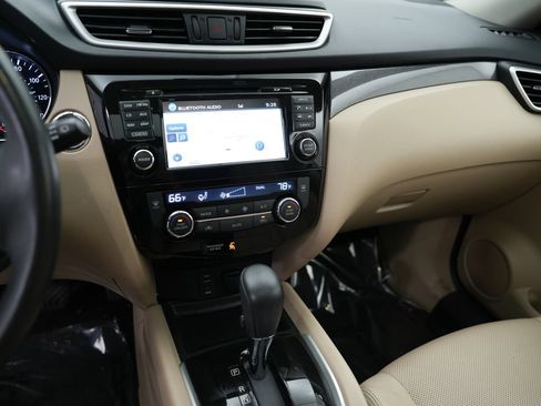 Used 2016 Nissan Rogue SL w/ SL Premium Package FWD image 16