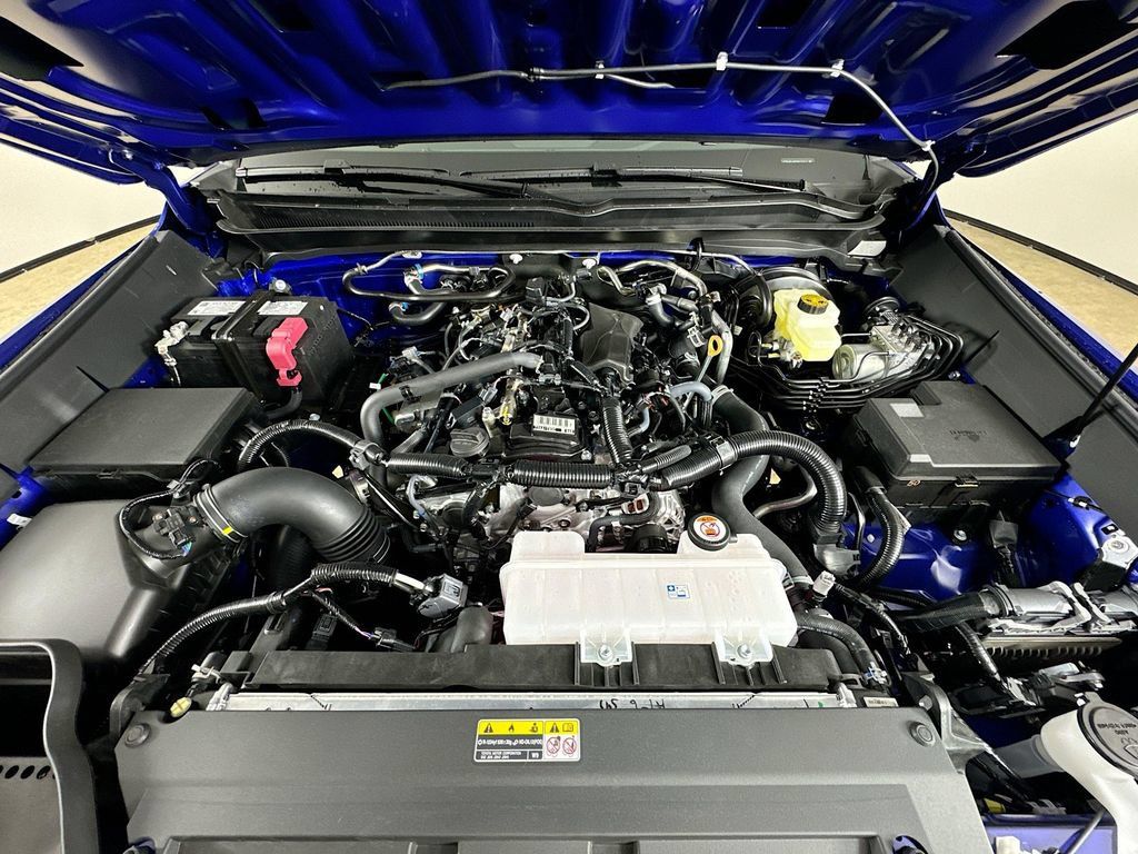 Certified 2025 Toyota Tacoma SR5 AWD/4WD image 24