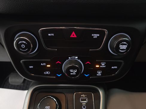 Used 2019 Jeep Compass Latitude w/ Cold Weather Group AWD/4WD image 20