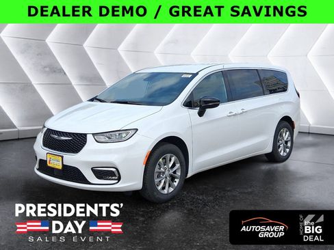 New 2026 Chrysler Pacifica Select image 1