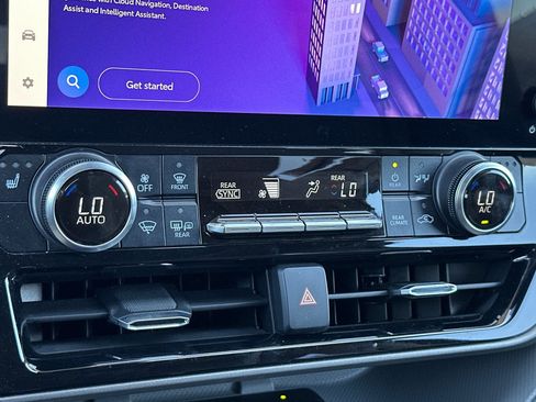 Used 2023 Toyota Highlander L image 21