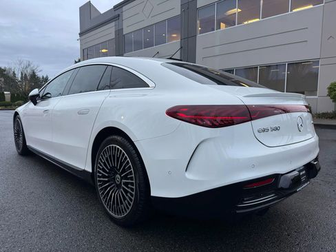 Used 2022 Mercedes-Benz EQS 580 4MATIC Sedan w/ AMG Line Interior image 8